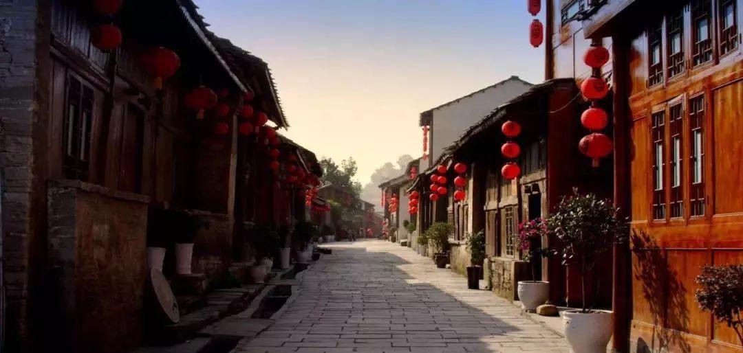 铁路沿线私自放飞无人机，多人被处罚，铁路民警安全提示
